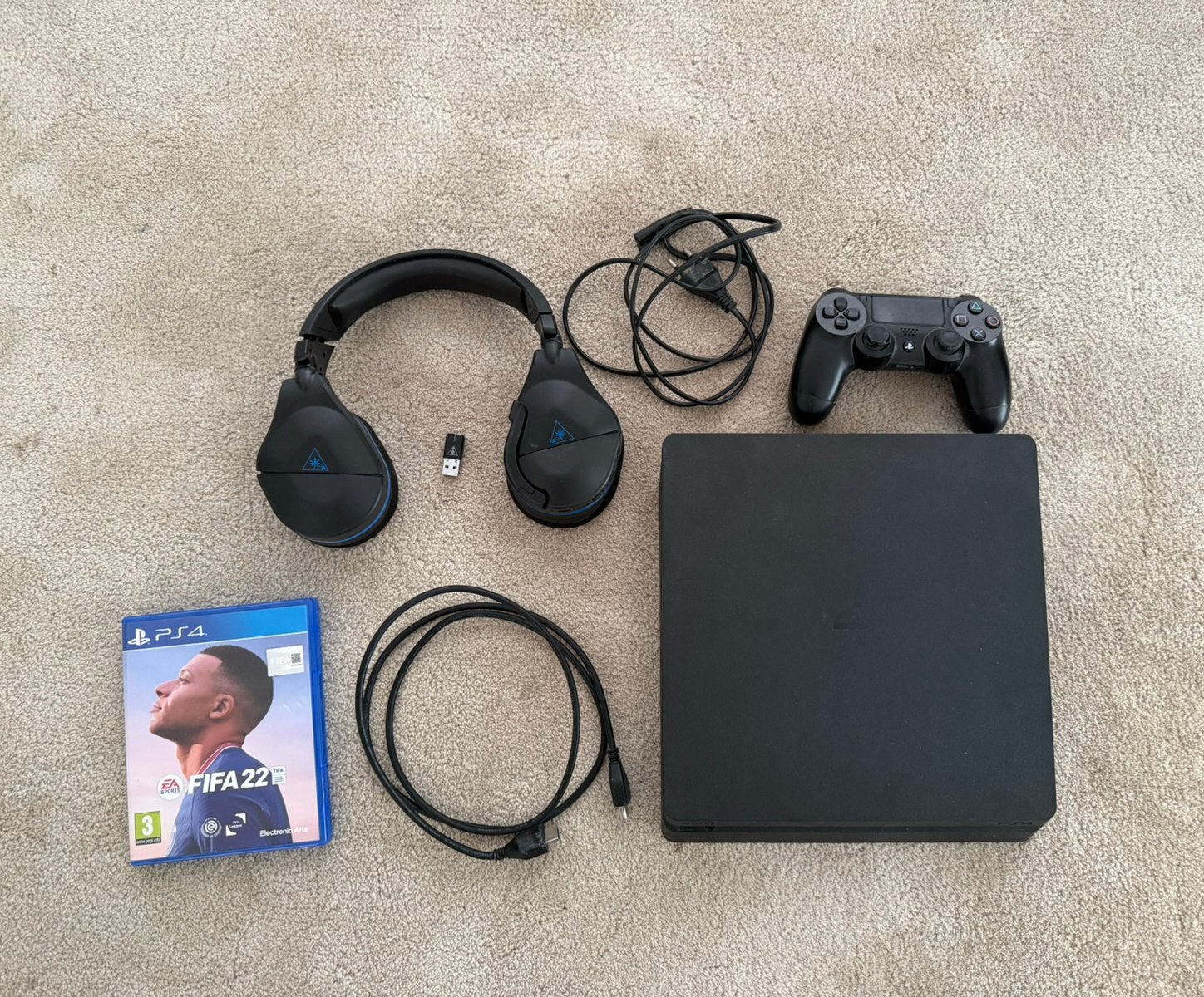 Ps4 slim + turtle beach headset Bluetooth + fifa 22, Ophalen of Verzenden, Zo goed als nieuw, Met 1 controller, Slim
