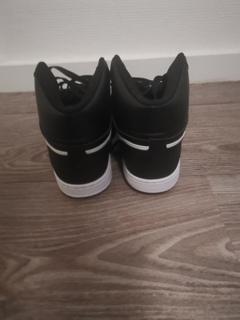Te koop Nieuwe Nike schoenen maat 40, Ophalen of Verzenden, Zo goed als nieuw, Zwart