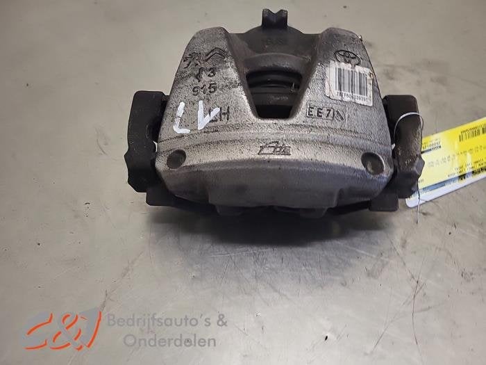 Remklauw (Tang) links-voor van een Opel Vivaro, Gebruikt, -, -, Opel