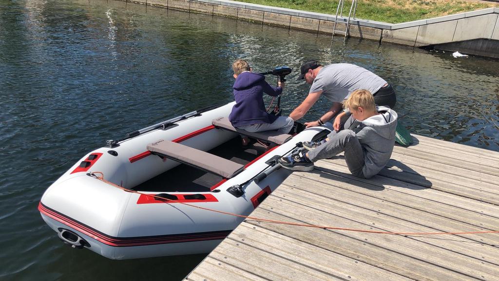 Exoco M-330 boot met Flover elektromotor en accu, Inclusief motor, Elektrisch, Zo goed als nieuw, Buitenboordmotor