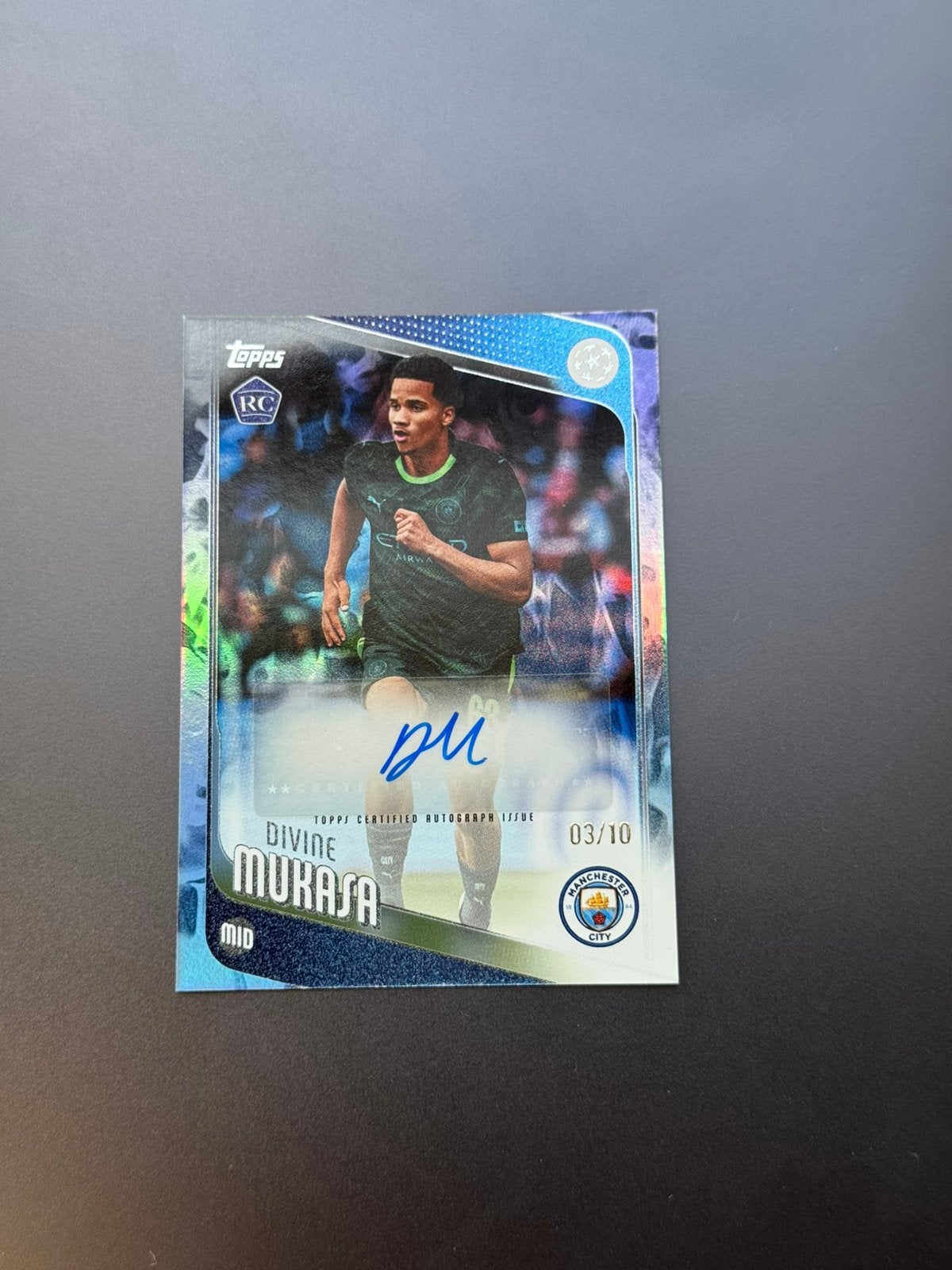 Divine Mukasa Topps UEFA Club Rookie Autograph Black /10, Ophalen of Verzenden, Zo goed als nieuw