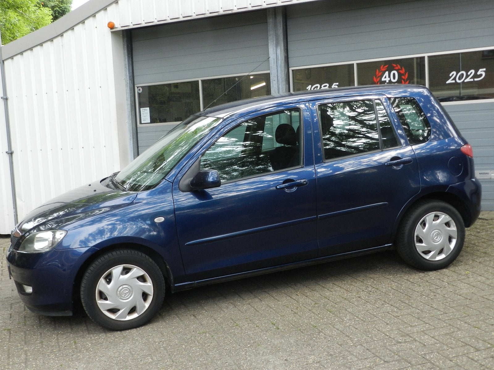 Mazda 2 1.4 Exclusive 5Deurs Metallic lak Airco Electrische, Auto's, Voorwielaandrijving, Dealer onderhouden, Zwart, 4 cilinders