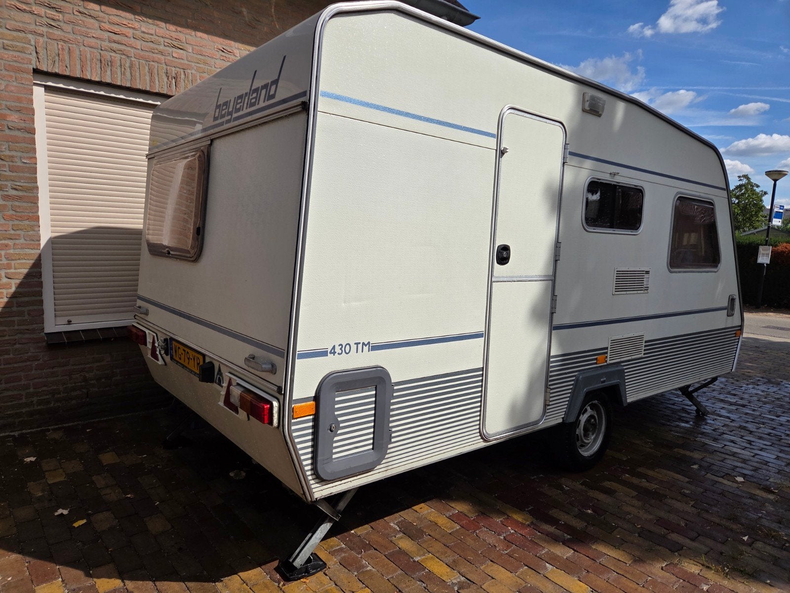 Beyerland caravan met stapelbed, voortent met luifel, Caravans en Kamperen, Caravans, Koelkast, Vast bed, Particulier, 4 tot 5 meter