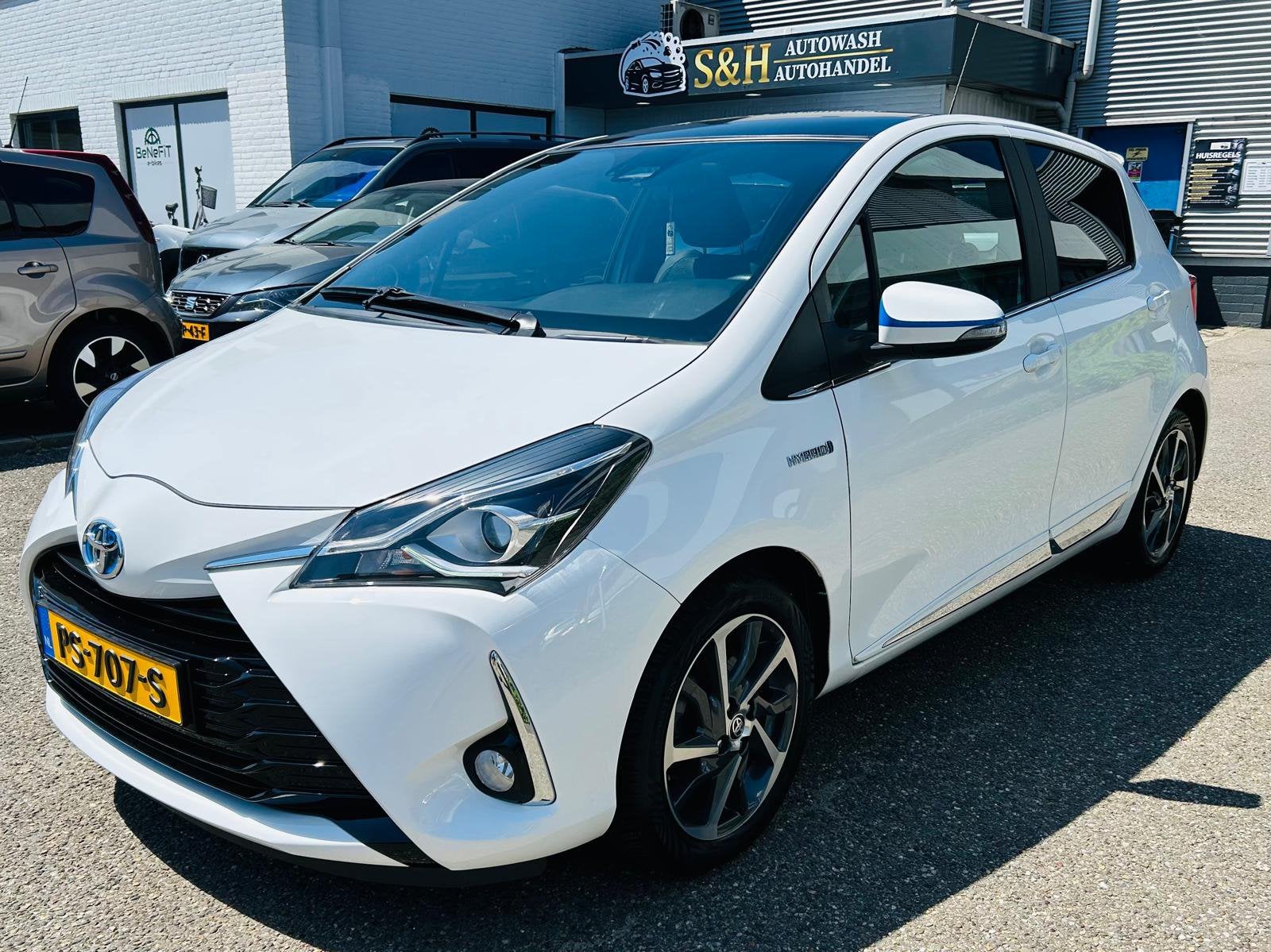 Toyota Yaris1.5 Hybrid100pk 5D CVT 2017 Wit Pano/Navi/Leder, Auto's, Toyota, 4 cilinders, Leder en Stof, Origineel Nederlands