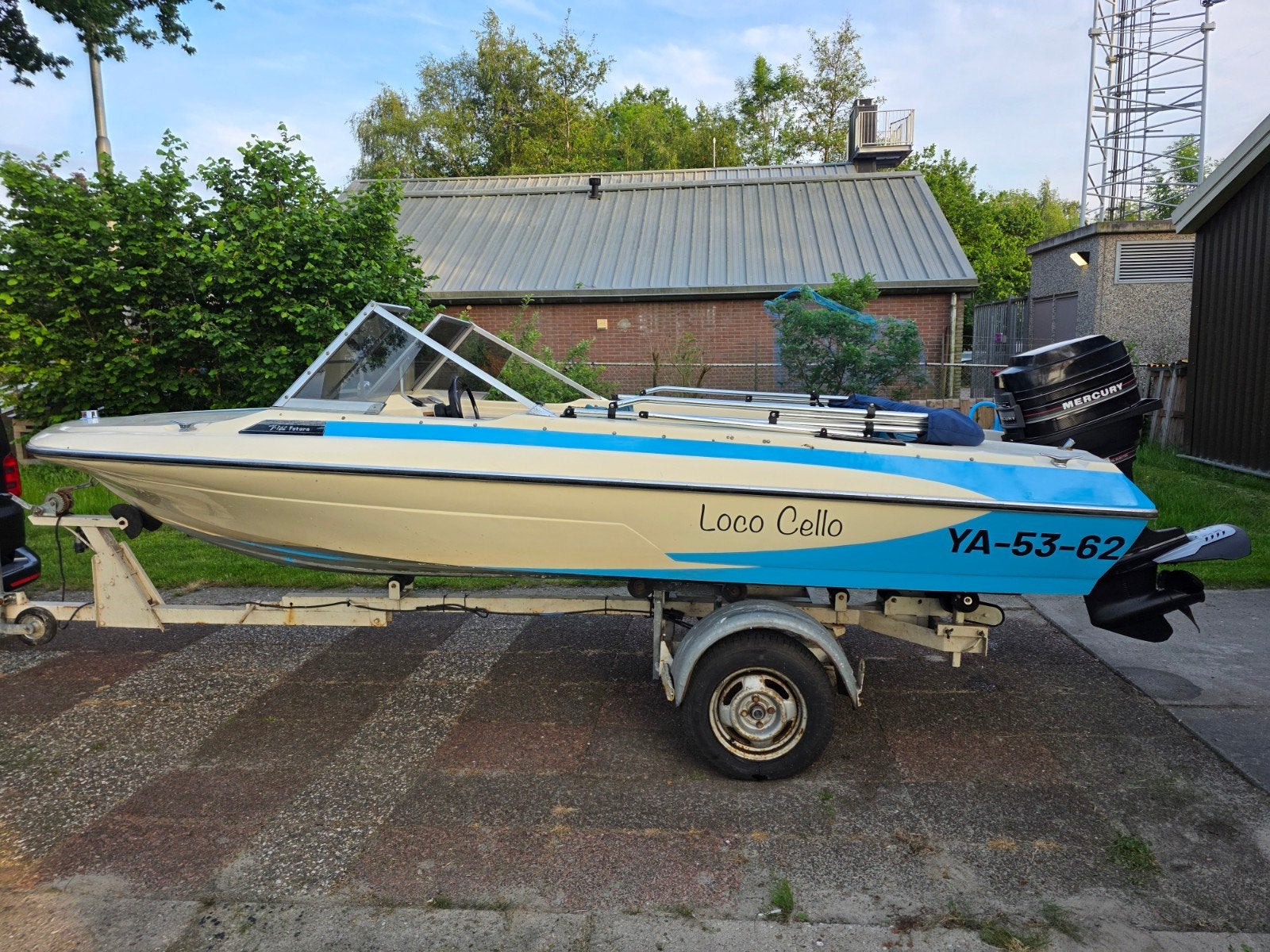 Glastron speedboot met defecte motor, Ophalen