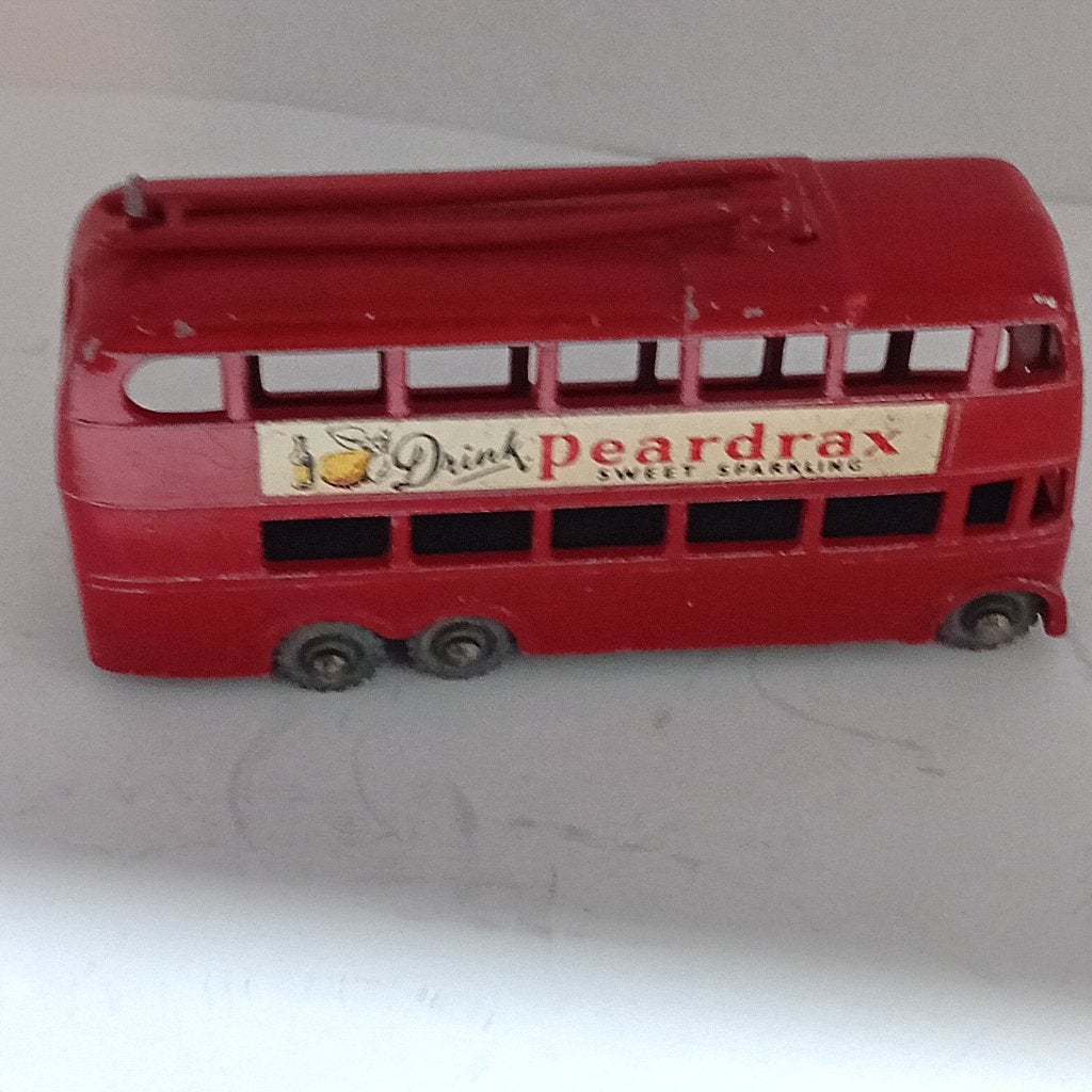 LESNEY DUBBELDEKKER NO 26, Hobby en Vrije tijd, Modelauto's | Overige schalen, Verzenden, Zo goed als nieuw, Bus of Vrachtwagen