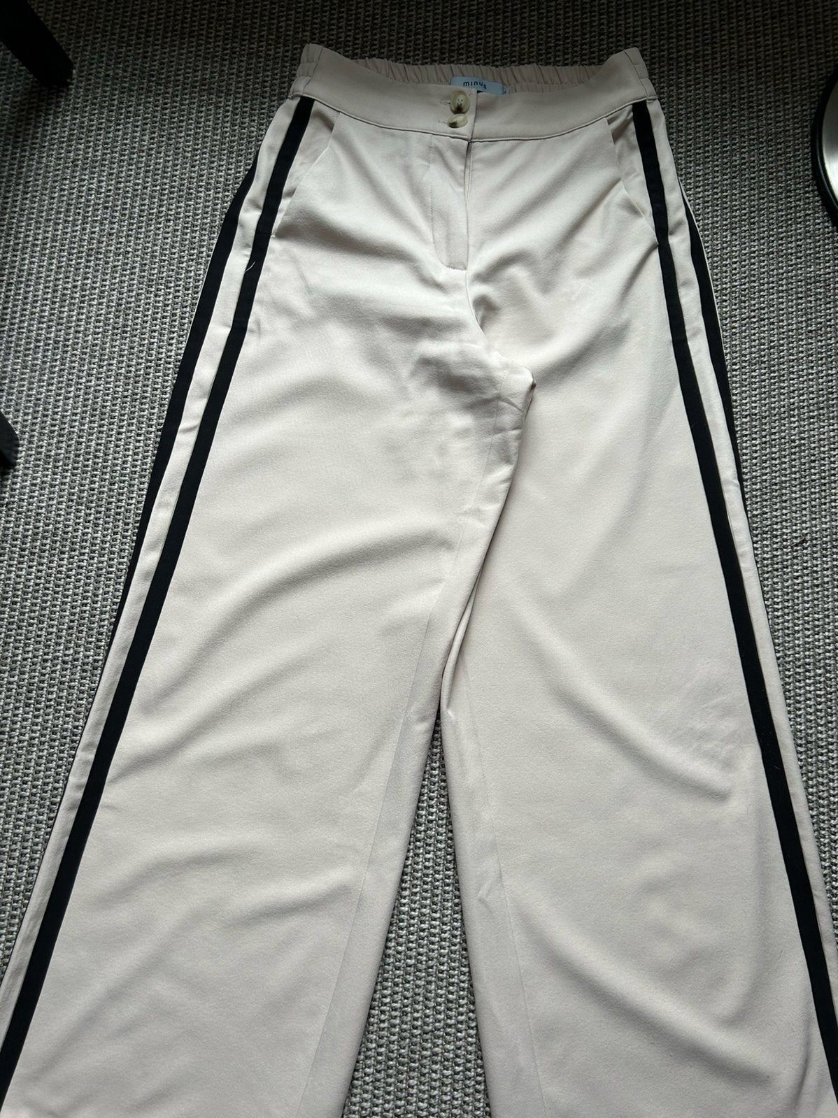 Pantalon beige met zwarte bies, Beige, Ophalen of Verzenden, Zo goed als nieuw, Maat 36 (S)