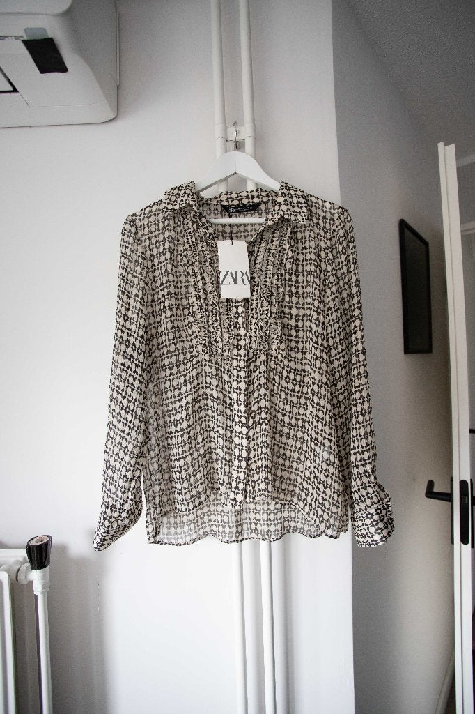 Blouse met zwart patroon Zara maat XL, nieuw met kaartje, Kleding | Dames, Maat 46/48 (XL) of groter, Nieuw, Ophalen of Verzenden