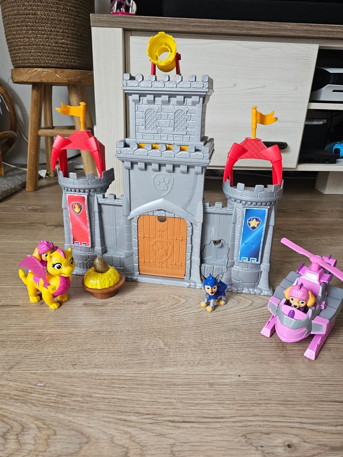 Paw Patrol Kasteel met Figuren en Voertuig, Ophalen