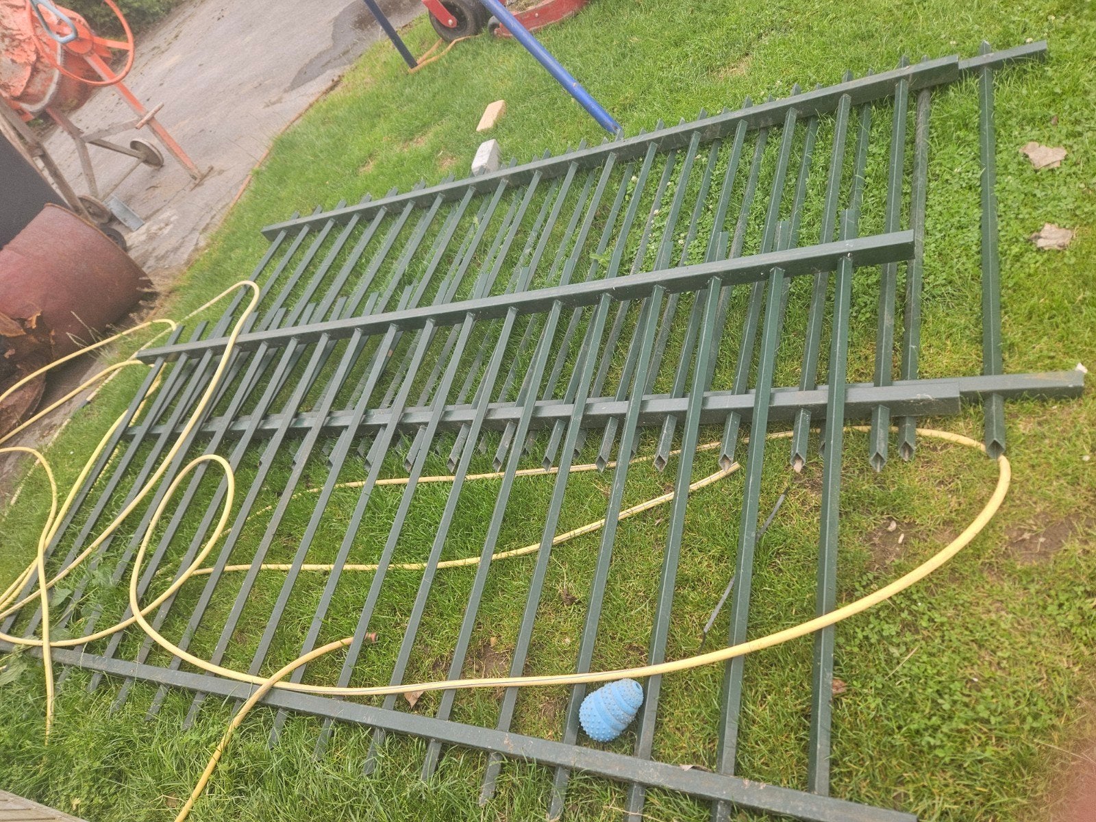 Zwaar metalen spijlen hekwerk - 12 meter, Ophalen of Verzenden