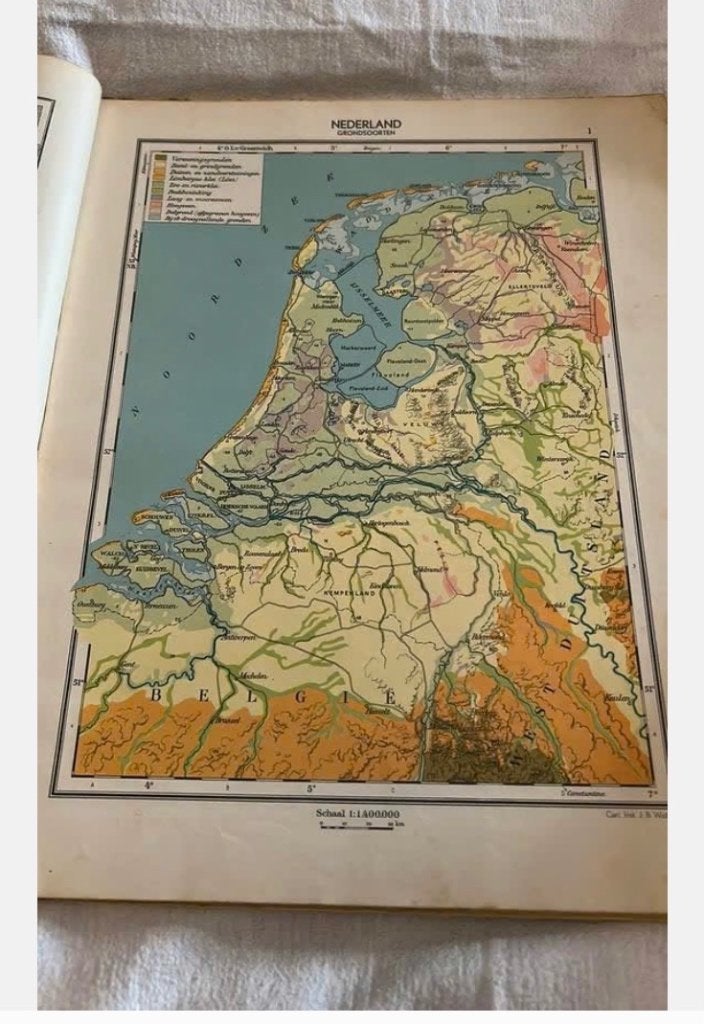 Schoolatlas der gehele aarde 48 kaarten “Eibergen” 1956, Boeken, Gelezen, Overige atlassen, Ophalen of Verzenden, 1800 tot 2000