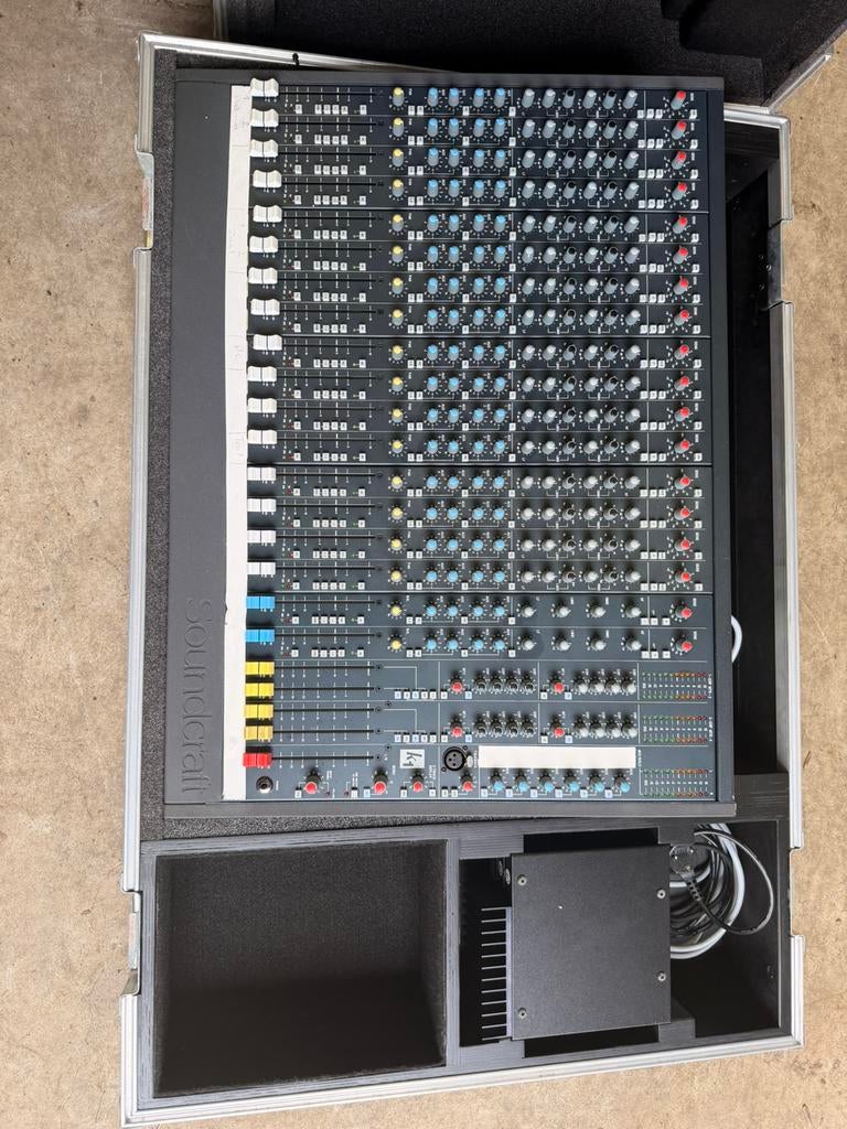 Te koop nette Soundcraft K1 mengtafel, Ophalen, Zo goed als nieuw, 20 kanalen of meer