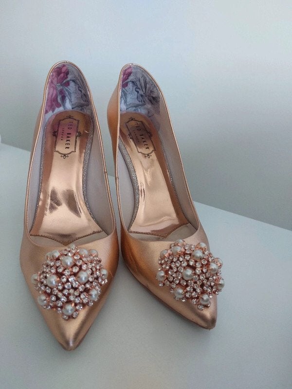 Ted Baker pumps steentjes accent goudkleur hak 9 cm maat 39, Pumps, Overige kleuren, Verzenden, Zo goed als nieuw