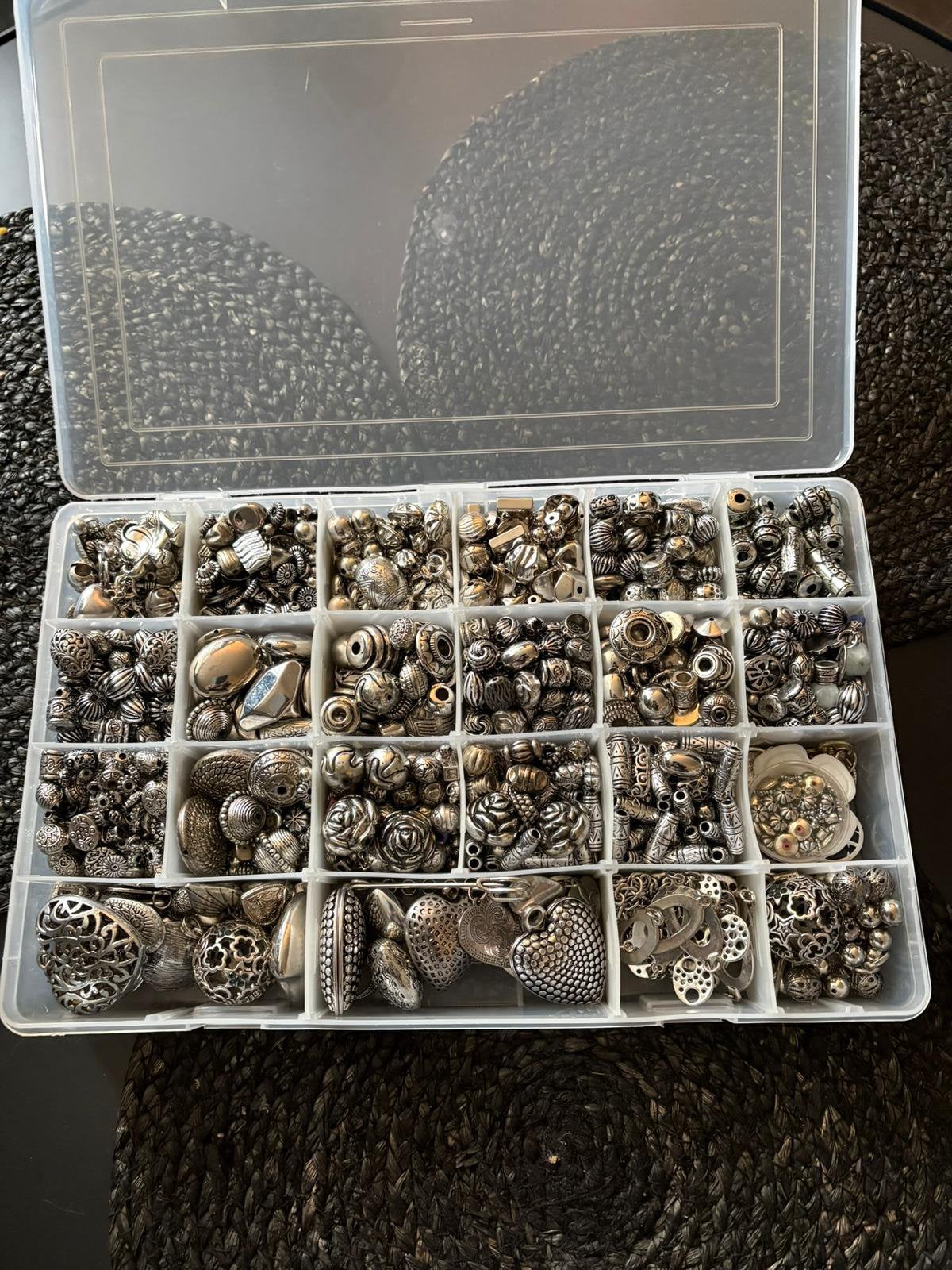 Grote partij glas kralen, metalen beads en nog veel meer, Ophalen, Nieuw