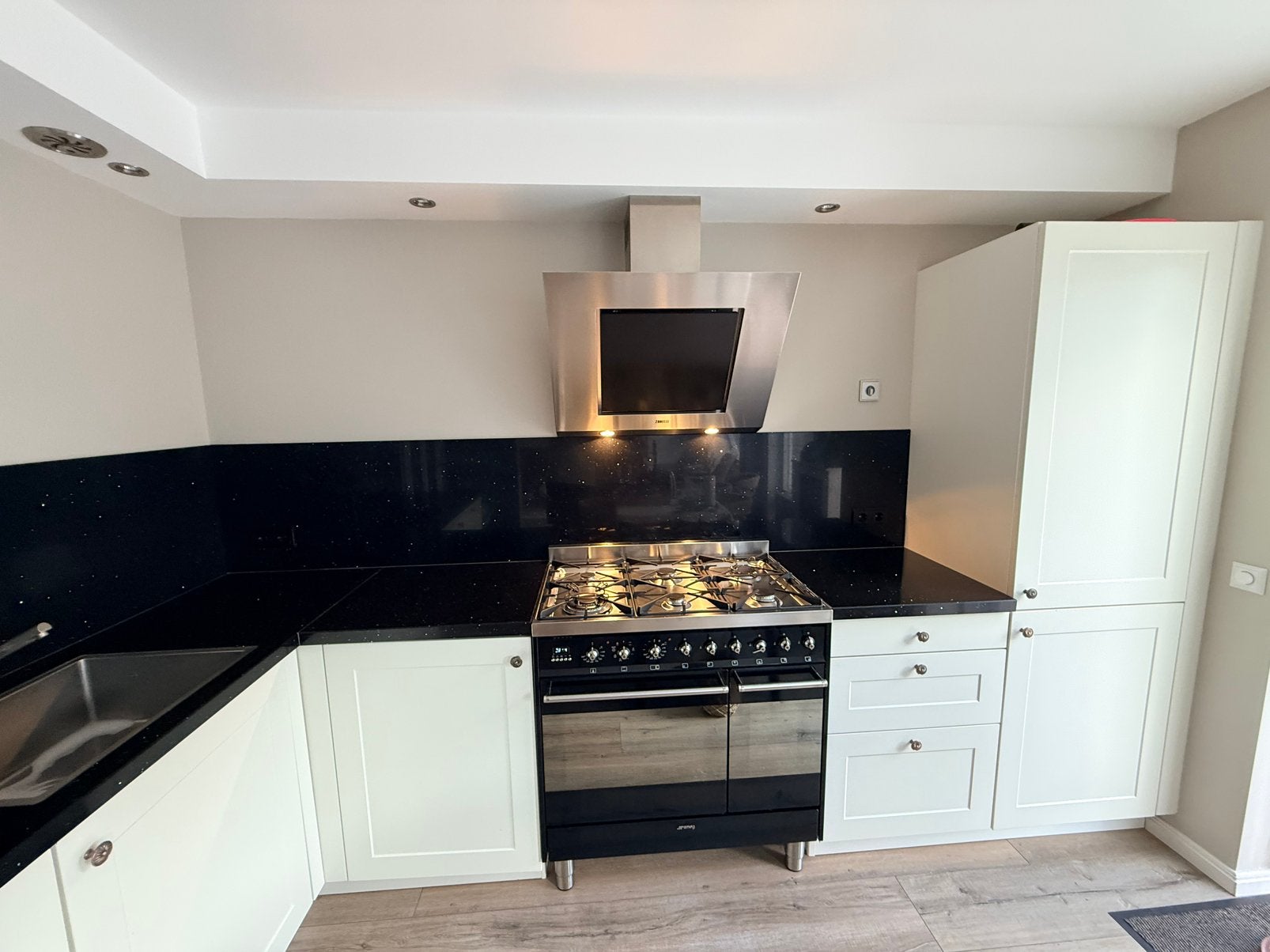 Complete keuken wit, smeg gasfornuis, zwart composiet blad, Ophalen, Gebruikt, Wit, Hoekkeuken