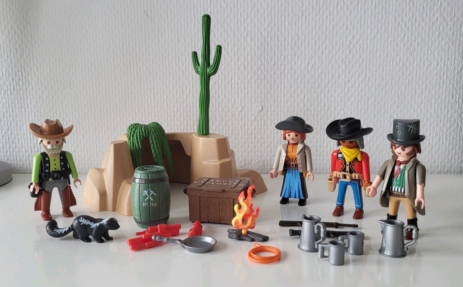 Twee complete Playmobil western sets 5250 en 4665.
Weinig m, Ophalen of Verzenden, Zo goed als nieuw