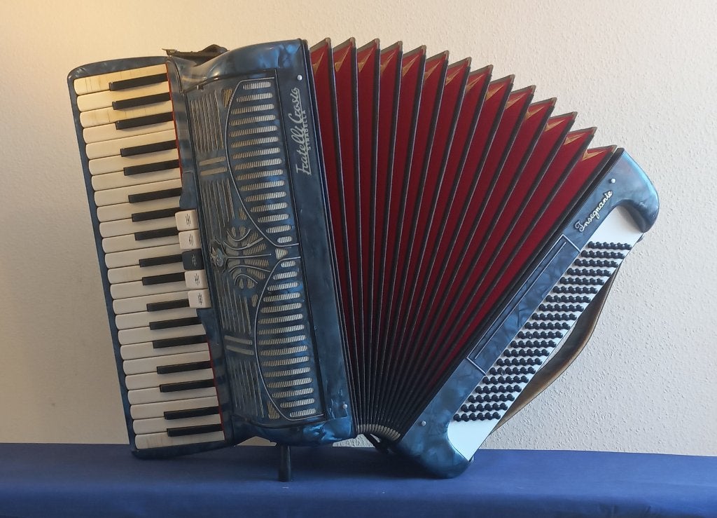 Fratelli Crosio 120 bas 4 korig, Gebruikt, Met riemen, Toetsaccordeon, 120-bas