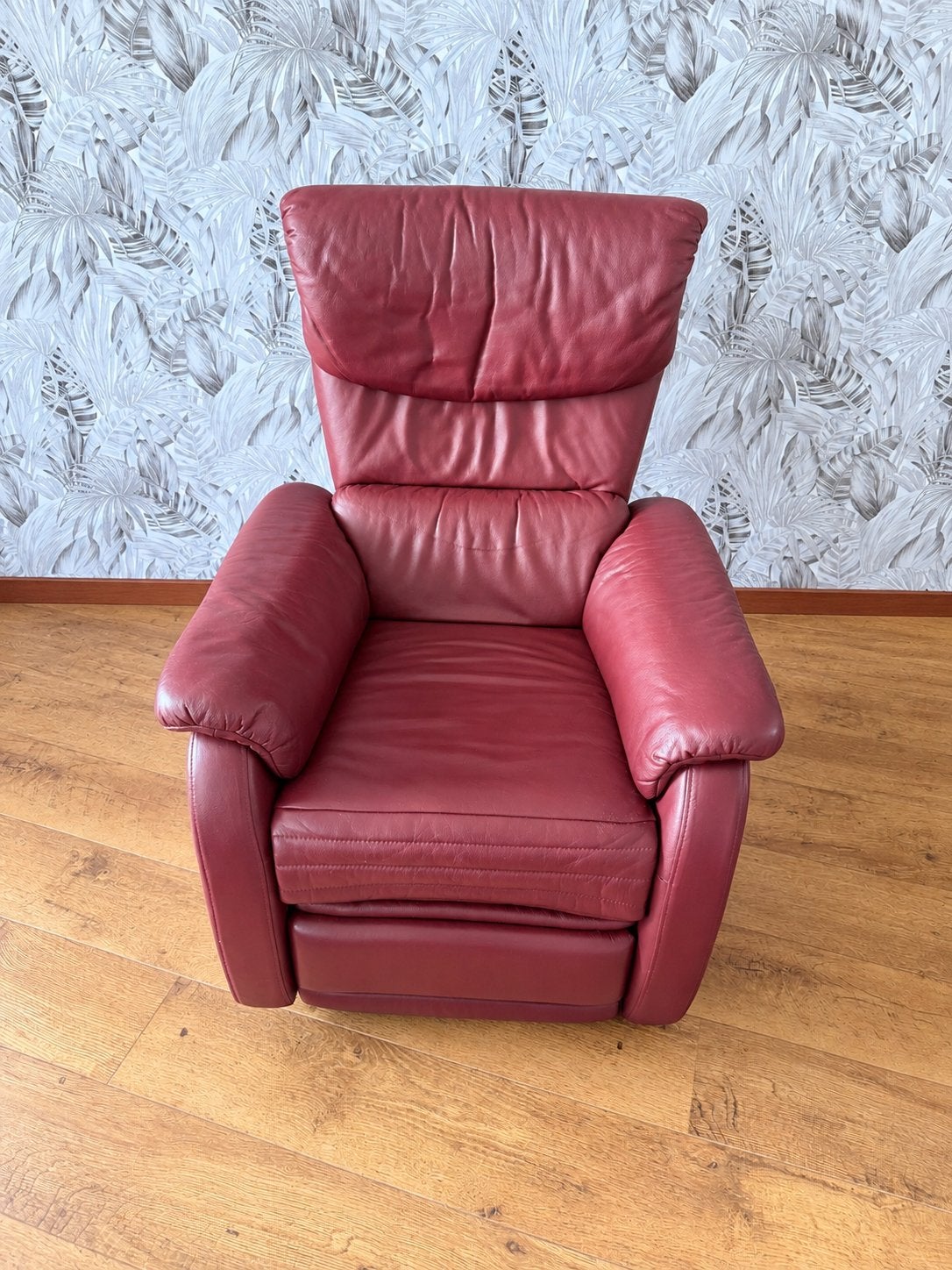 Rode leren relax sta-op stoel, Ophalen, Gebruikt, 75 tot 100 cm, Leer