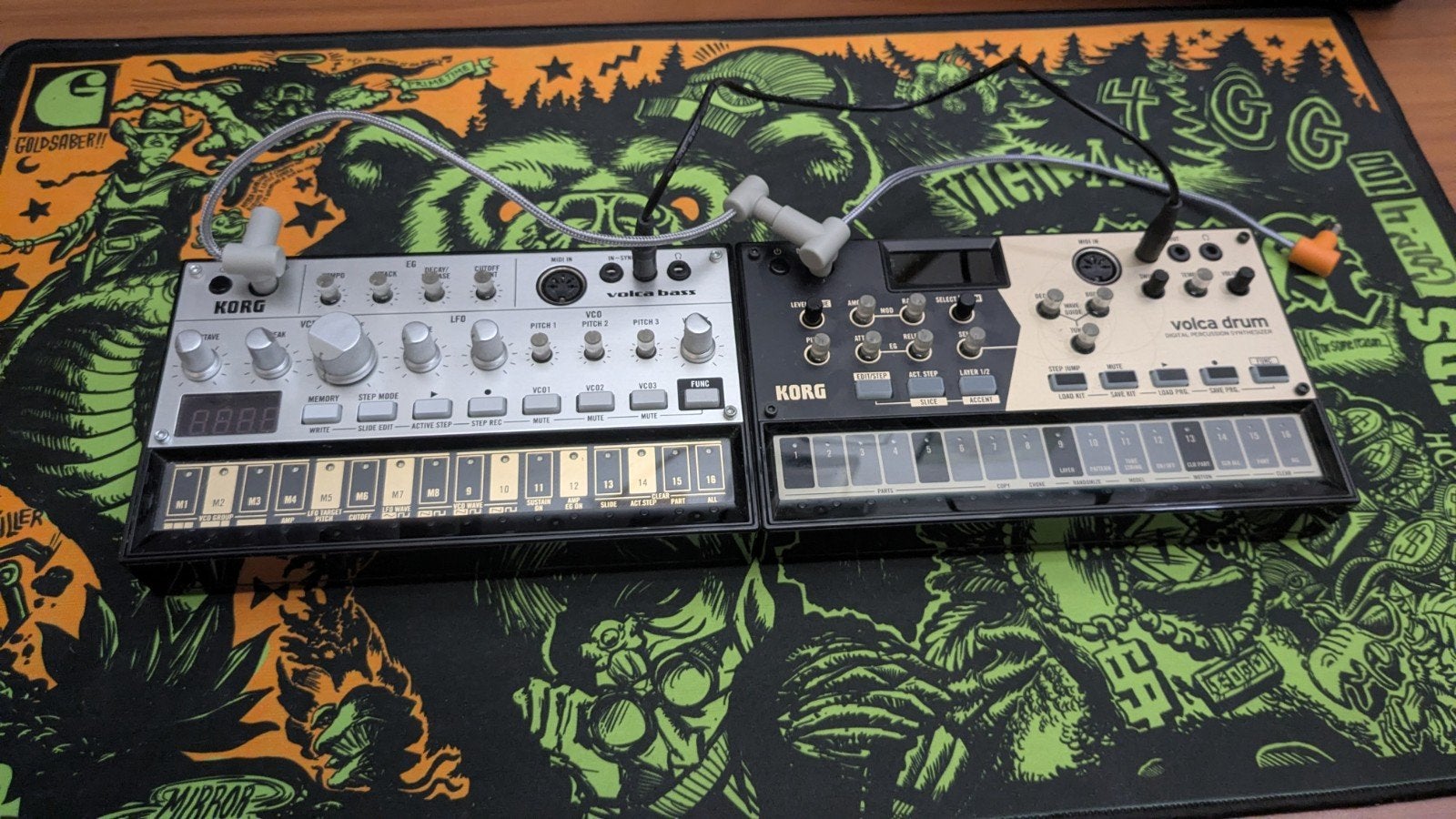 Korg Volca Bass & Volca Drum Synthesizers met accessoires, Ophalen of Verzenden, Zo goed als nieuw, Overige aantallen, Korg