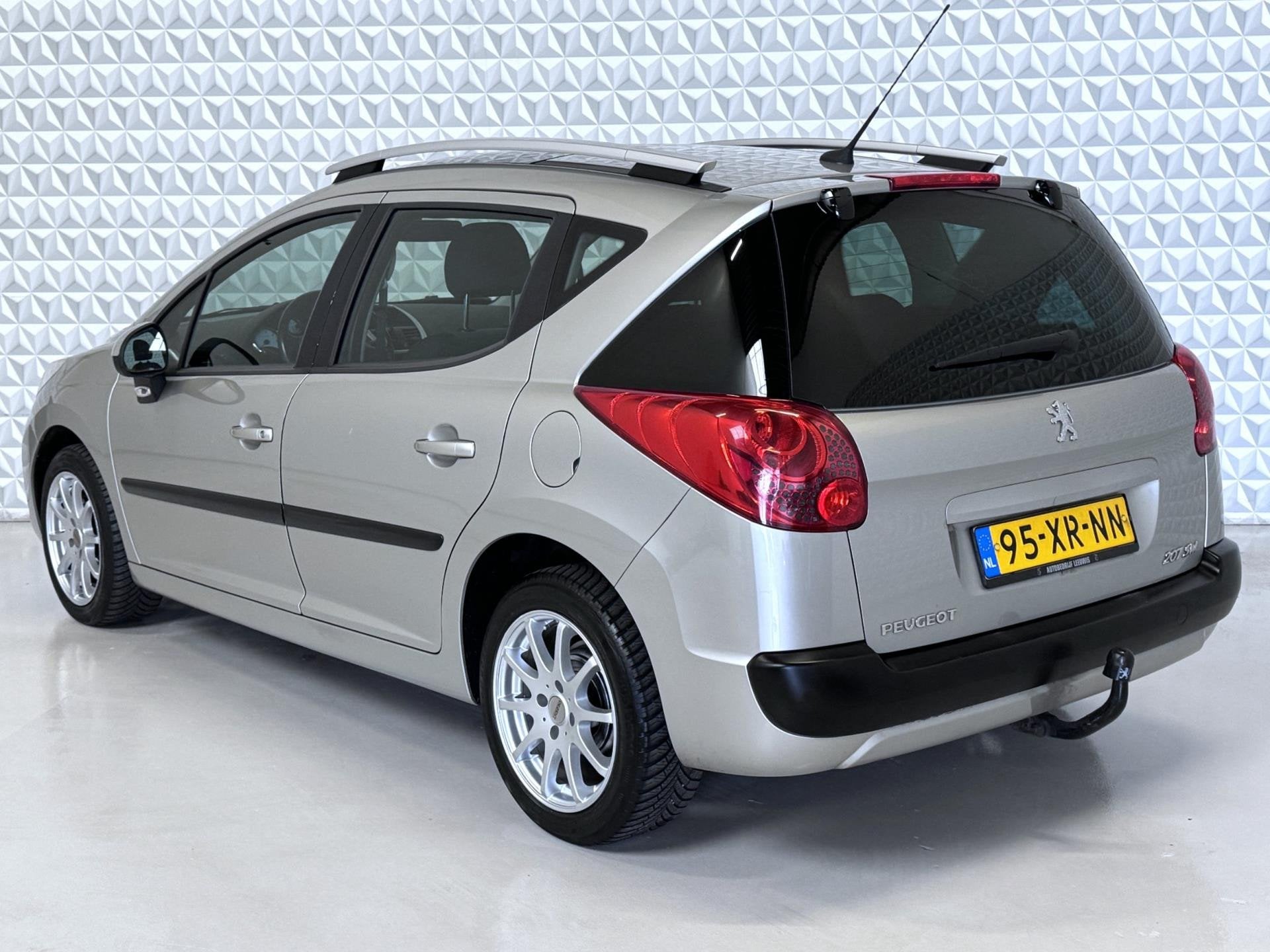 Peugeot 207 SW 1.4 VTi XS Airco Trekhaak / 220.000km (2007), Auto's, Stof, Gebruikt, Zwart, Origineel Nederlands
