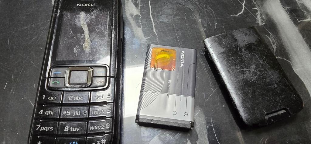 nokia type 3110 c scheurtje  geen lader werking niet bekend, Telecommunicatie, Ophalen, Gebruikt, Geen camera, Zwart