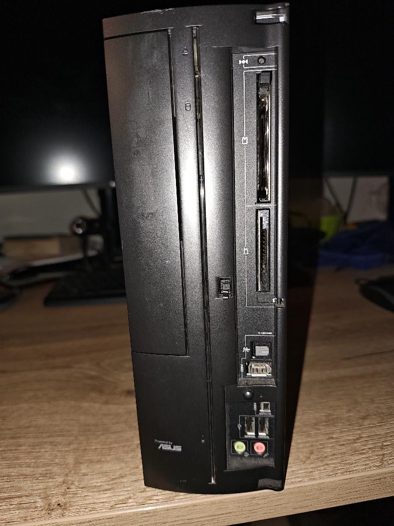 Asus Barebone Pundit R350. gaat het op 15‑05‑2026 weg., Computers en Software, Barebones, Ophalen of Verzenden, Zo goed als nieuw