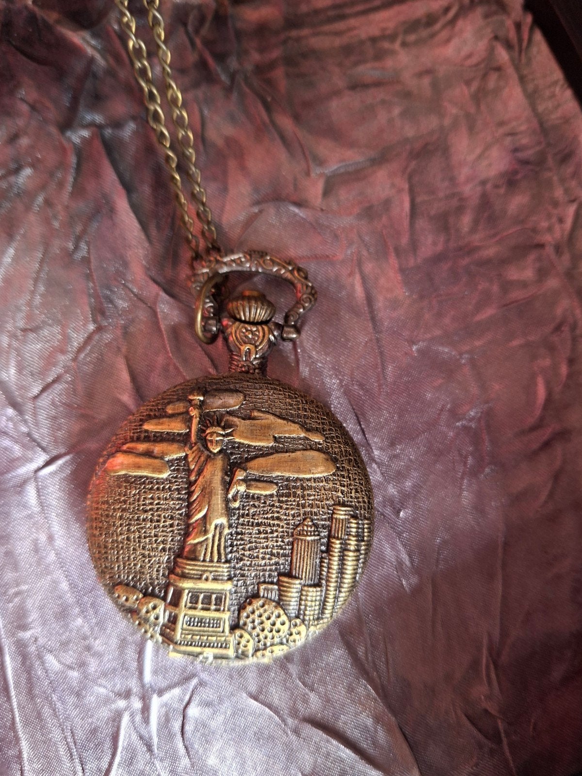 Vintage Zakhorloge met Vrijheidsbeeld Reliëf, Ophalen of Verzenden