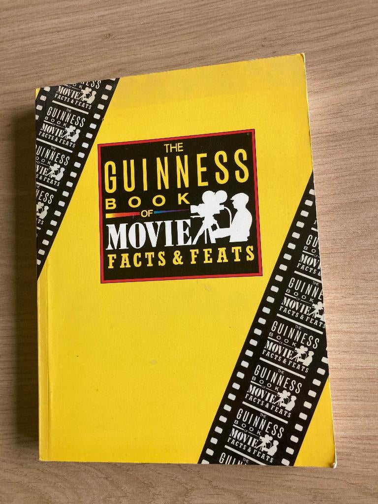 Boek The Guiness book of movie, Ophalen of Verzenden, Gelezen