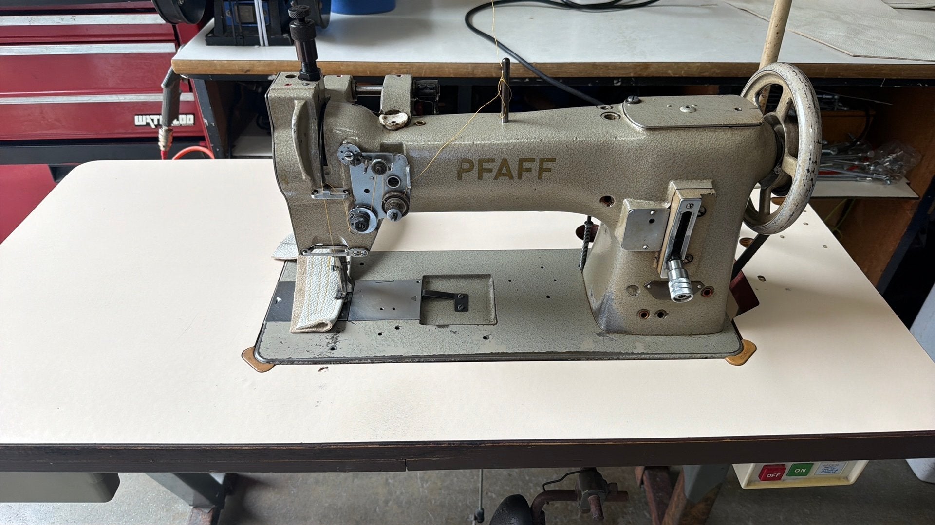 Pfaff leer naamachine twee voudig transport, Ophalen, Naaimachine, Industrieel, Gebruikt