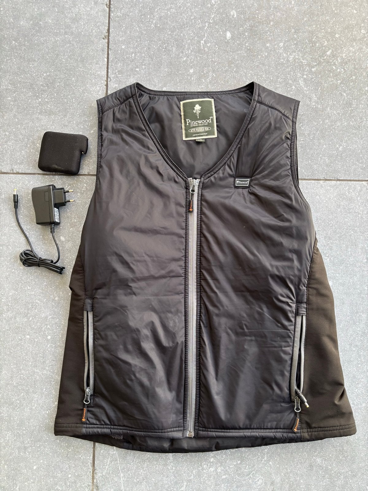 Pinewood Verwarmde bodywarmer, Ophalen, Zo goed als nieuw, Maat 52/54 (L), Zwart