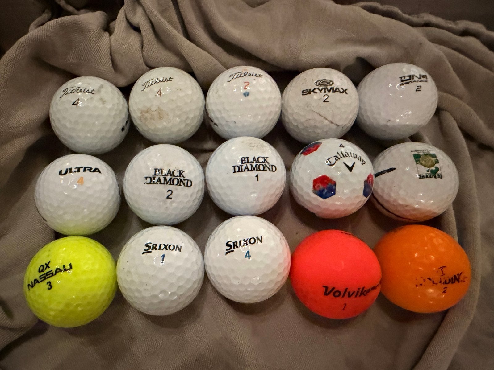 Diverse golfballen - Gebruikt maar goed, Sport en Fitness, Ophalen of Verzenden, Gebruikt, Bal(len), Overige merken