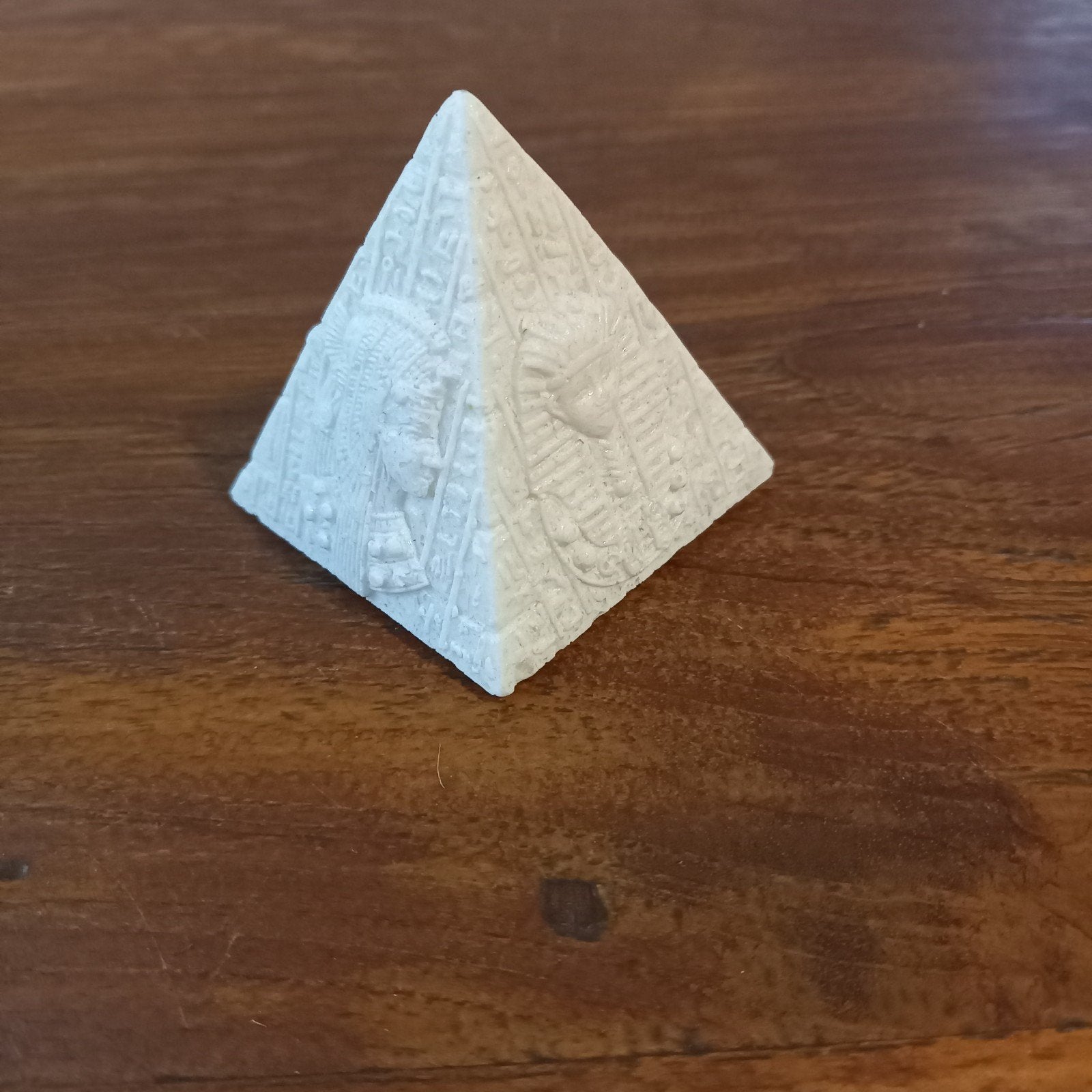 Decoratieve Egyptische Piramide Pyramidion met Farao Reliëf, Ophalen of Verzenden, Zo goed als nieuw, Dier