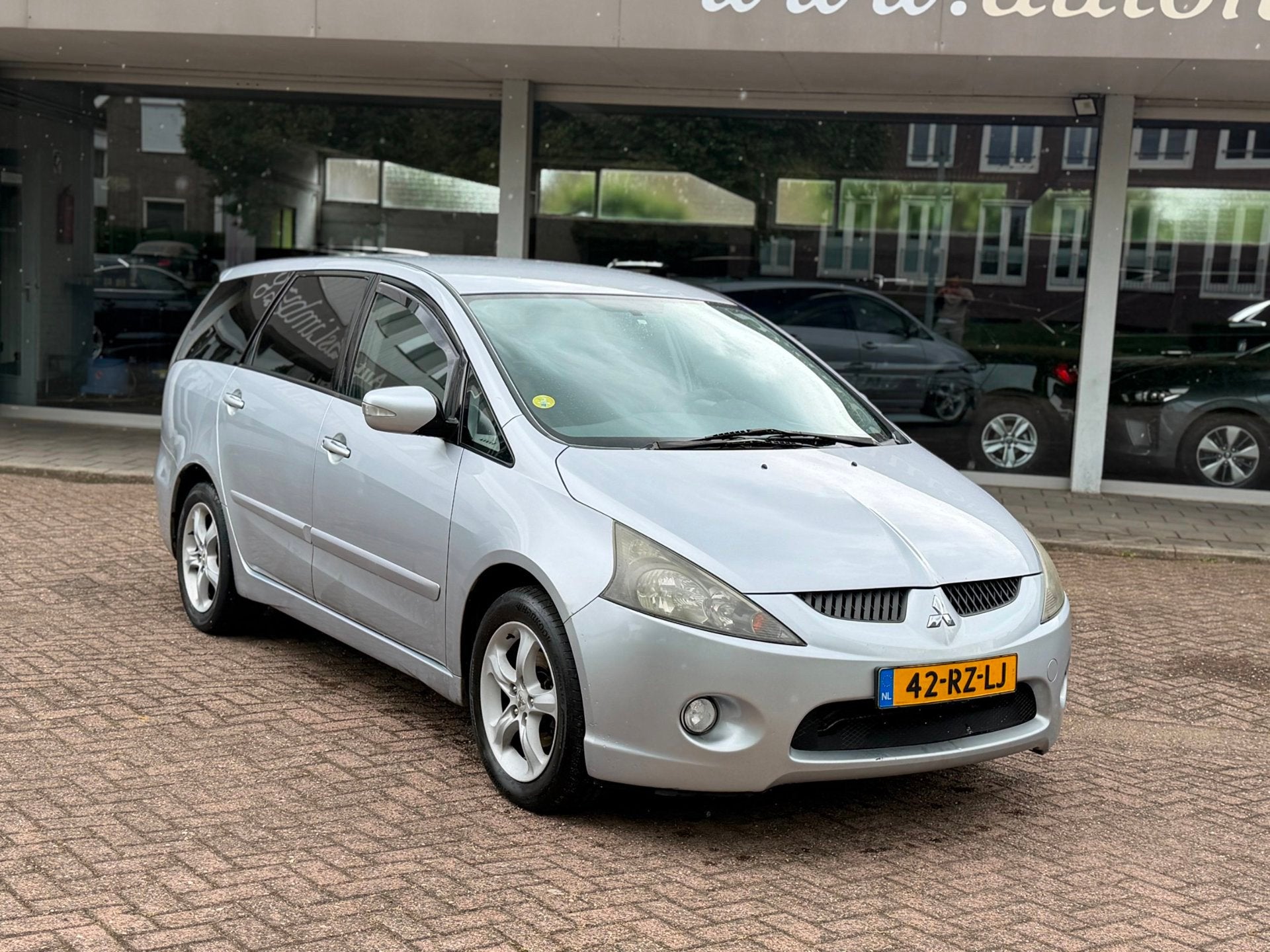 Mitsubishi Grandis 2.4-16V Intense|Nieuwe APK|7 Persoons|Set, Auto's, Voorwielaandrijving, Stof, Gebruikt, Zwart