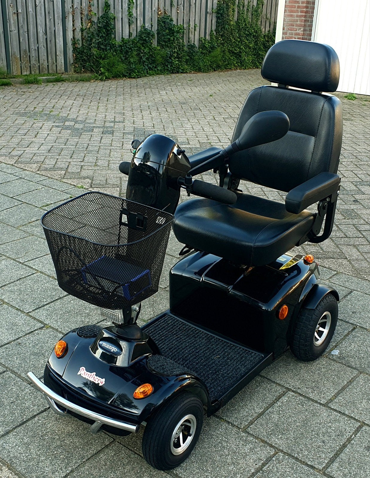 Nette 4 wiel scootmobiel merk Mango Panther NIEUWSTAAT, Zo goed als nieuw, 16 km/u of meer, 46 km of meer, Mango Panther