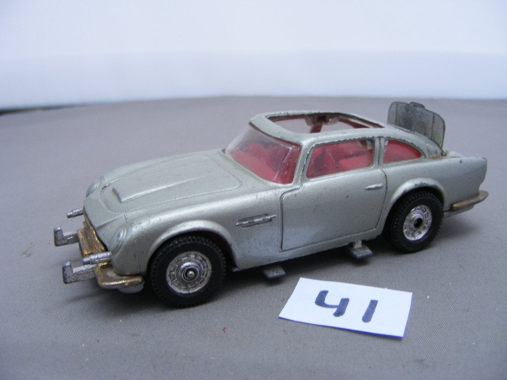 Aston Martin DB5 Corgi Toys New James Bond 1/43 41incompleet, Hobby en Vrije tijd, Ophalen of Verzenden, Gebruikt, Auto, Corgi