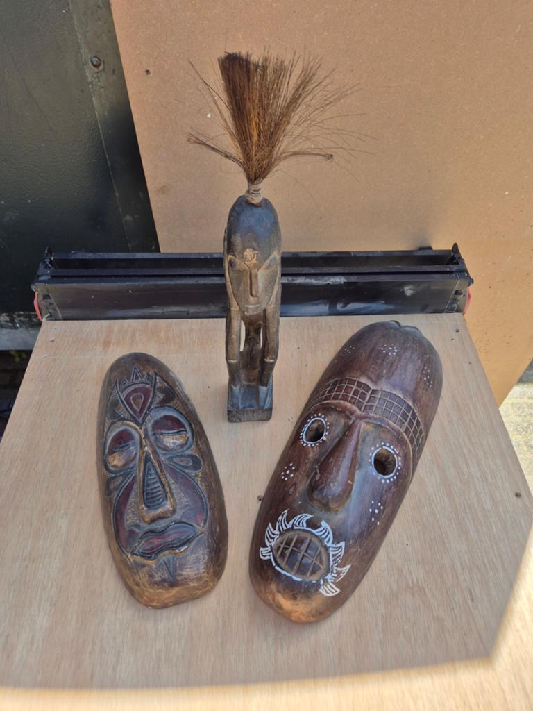 Diverse Afrikaanse maskers en beeld, Ophalen of Verzenden