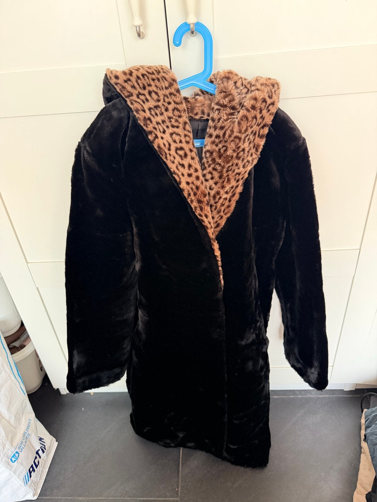 Zwarte teddy jas met luipaardprint capuchon, Ophalen, Gedragen, Maat 38/40 (M), Zwart