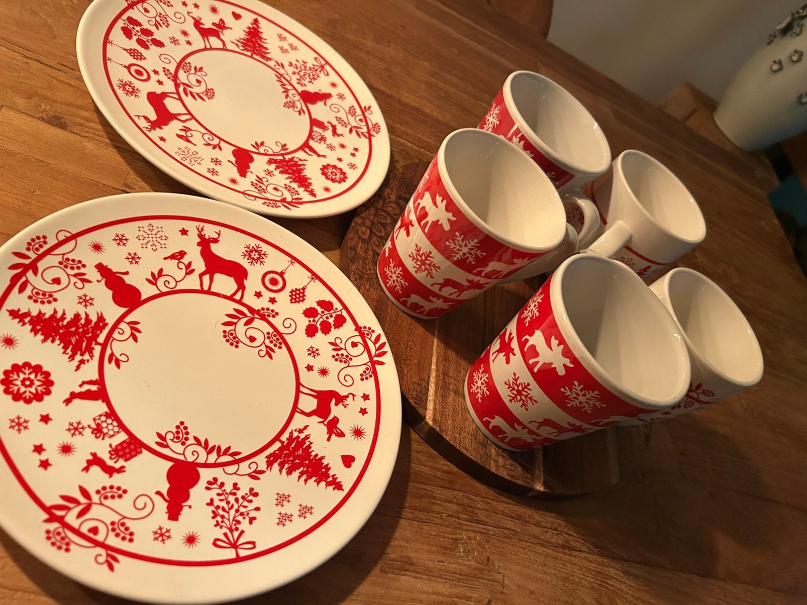 Kerstdecoratie servies : borden en bekers, Ophalen of Verzenden, Zo goed als nieuw