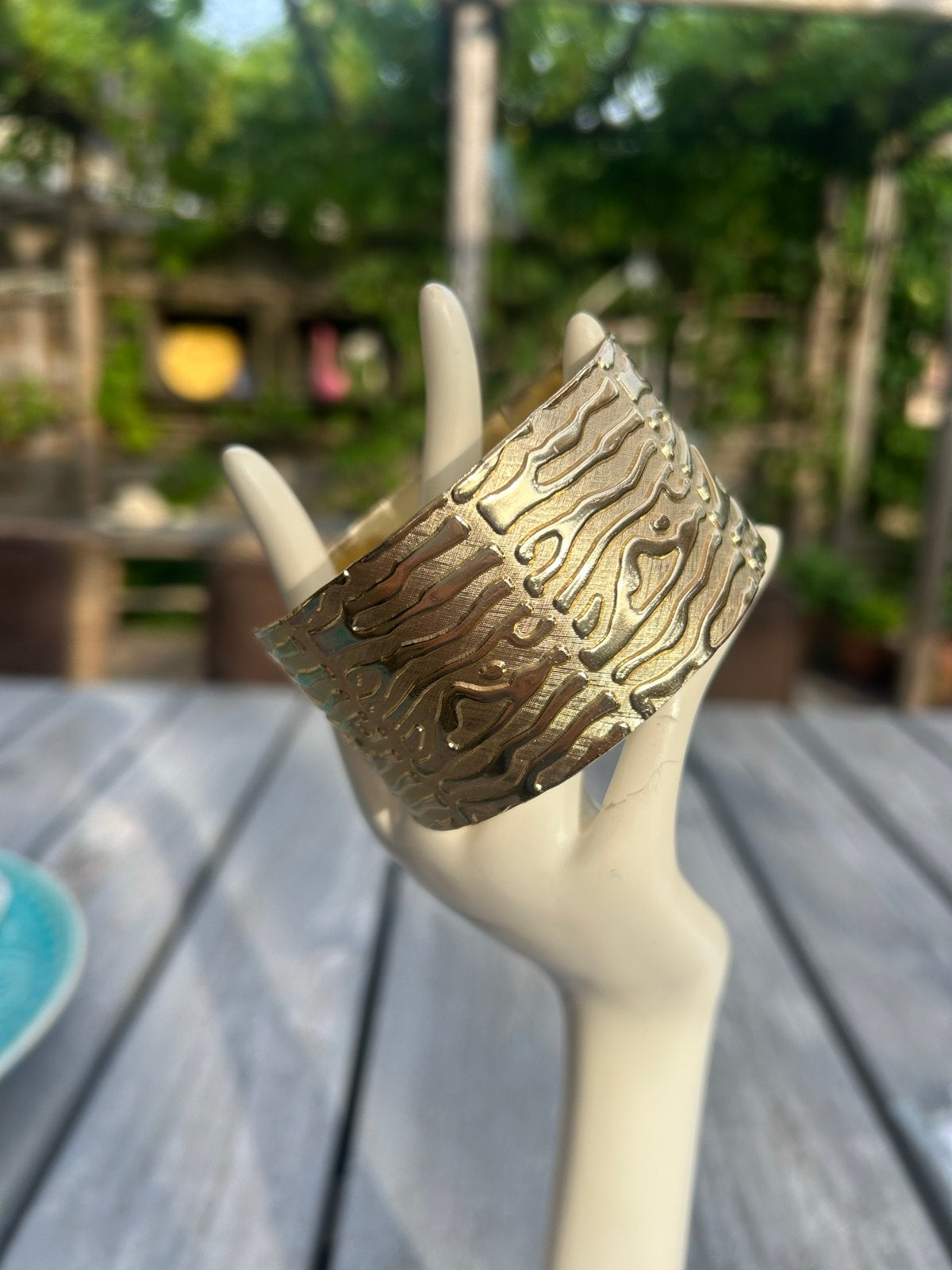 Gouden manchetarmband met abstract patroon, Ophalen of Verzenden, Zo goed als nieuw, Goud, Overige materialen