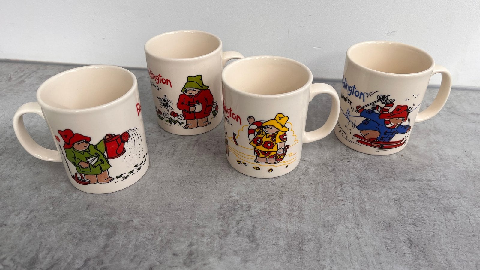 Set 4 Paddington Bear mokken bekers Staffordshire Engeland, Overige typen, Ophalen of Verzenden, Zo goed als nieuw, Steen/keramiek