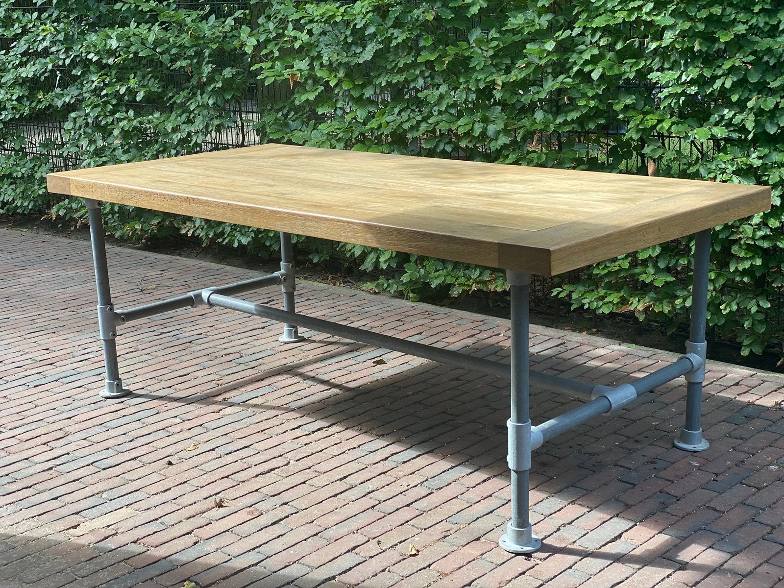 Robuuste eikenhoutentafel met steigerbuizen frame, Ophalen, Gebruikt