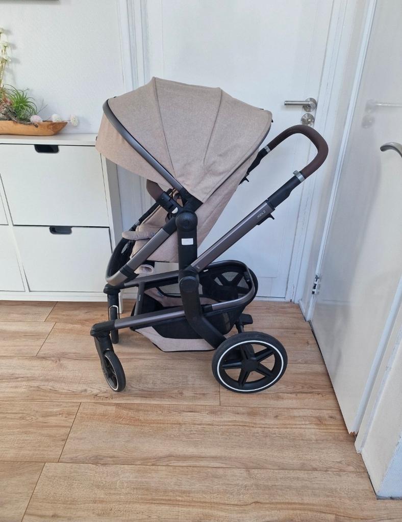 Joolz taupe day+ plus kinderwagen en maxi-cosi met familyfix, Kinderen en Baby's, Kinderwagens en Combinaties, Ophalen, Zo goed als nieuw