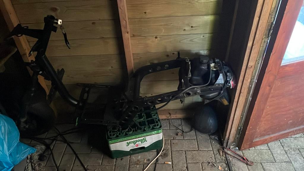 Typhoon frame zonder kenteken, Fietsen en Brommers, Brommeronderdelen | Scooters, Ophalen of Verzenden, Zo goed als nieuw, Frame