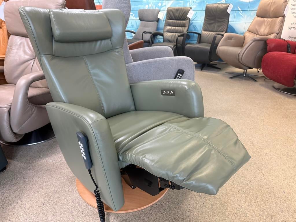 Met alle extra opties Prominent sta op fauteuil relax stoel, Ophalen of Verzenden, Zo goed als nieuw, Leer, Gratis bezorging regio Utrecht met garantie