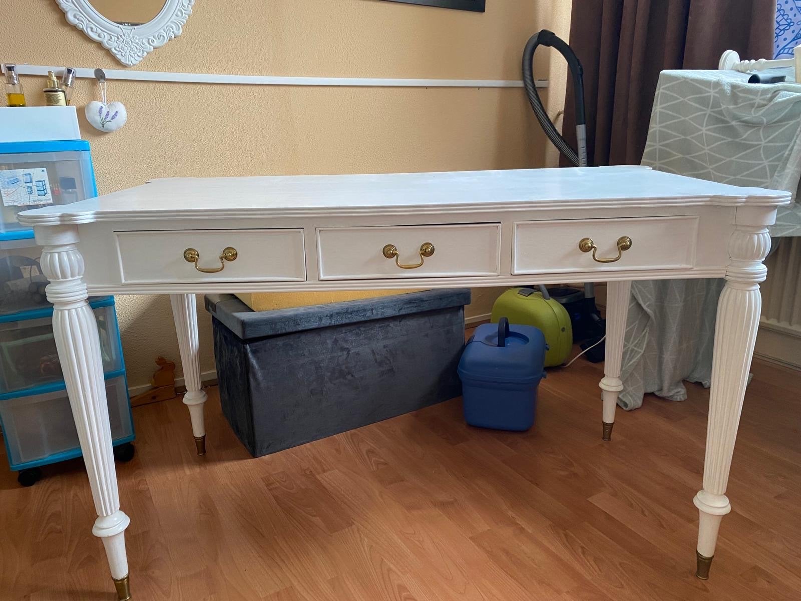 Witte vintage bureau/kaptafel met 3 lades, Huis en Inrichting, Tafels | Eettafels, Ophalen, Gebruikt, 100 tot 150 cm, Tot twee personen