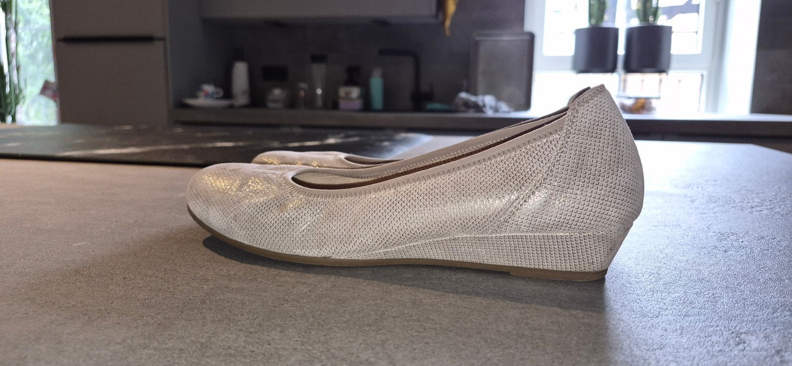 Gabor pumps met sleehakje, goud/zilver, maat 39, Gabor, Ophalen of Verzenden, Overige kleuren, Pumps