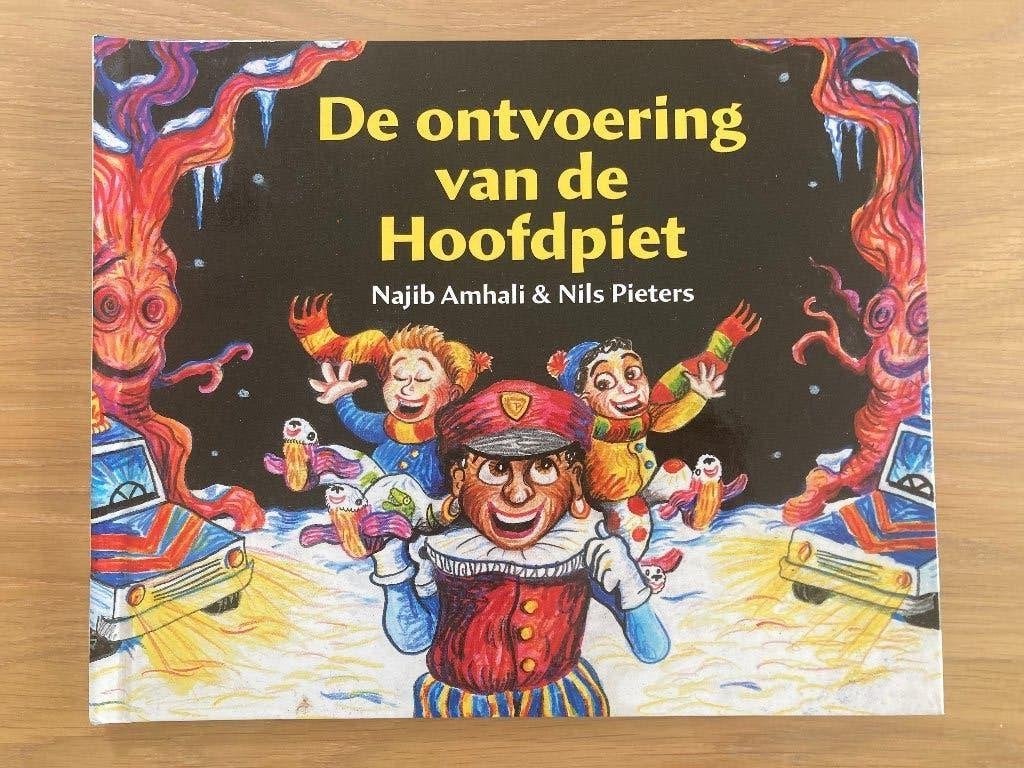 4 sinterklaasboeken, Diversen, Sinterklaas, Ophalen of Verzenden, Zo goed als nieuw