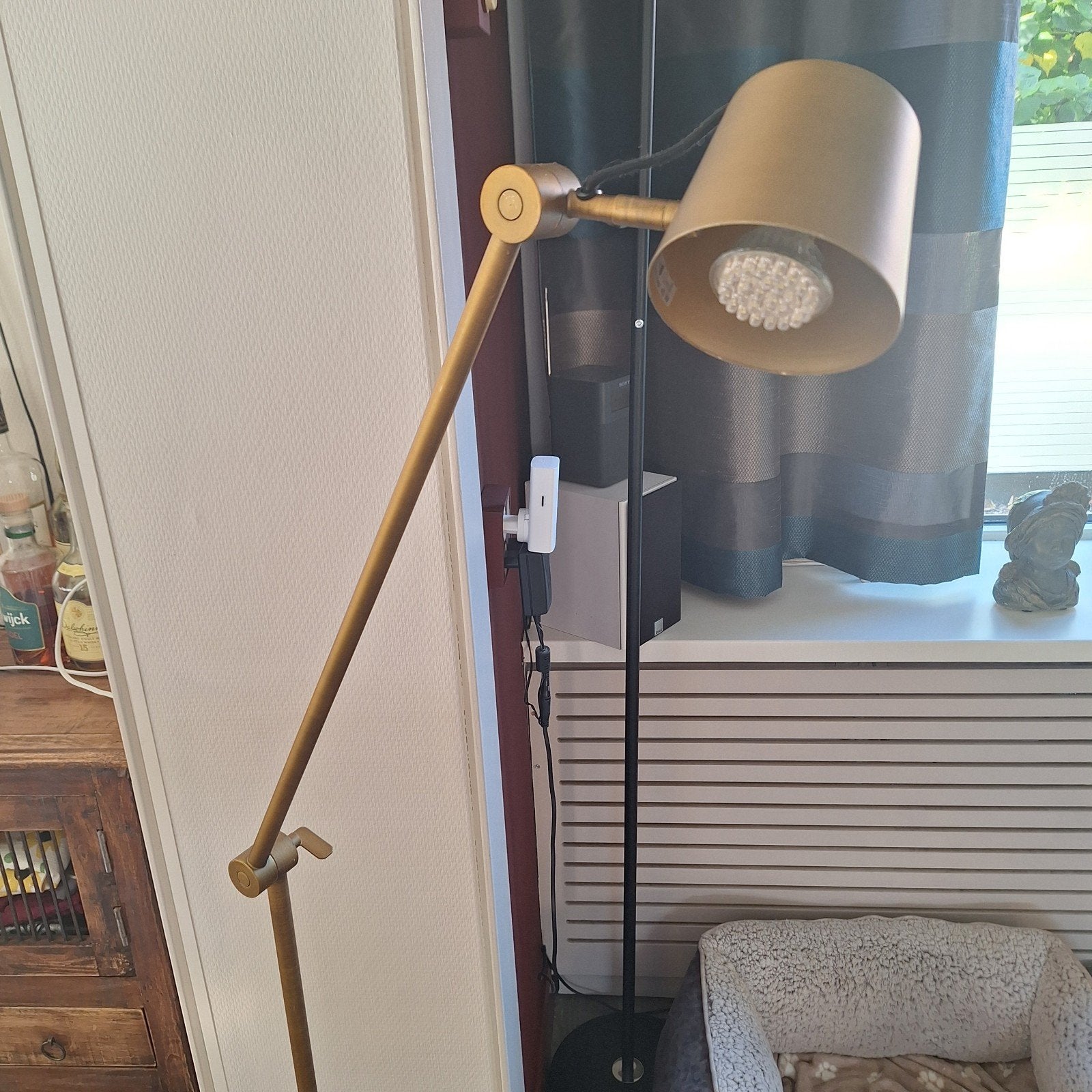 Bruin/bronskleurige vloerlamp met verstelbare arm en LED-ver, Ophalen, Modern, Industrieel, 100 tot 150 cm, Overige fittingen