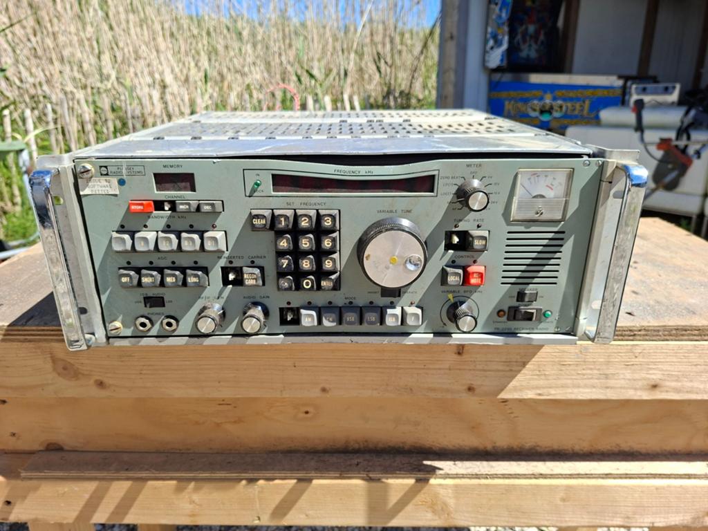 Zeldzame Plessey PR2250 HF Receiver – Militair / Vintage, Ophalen