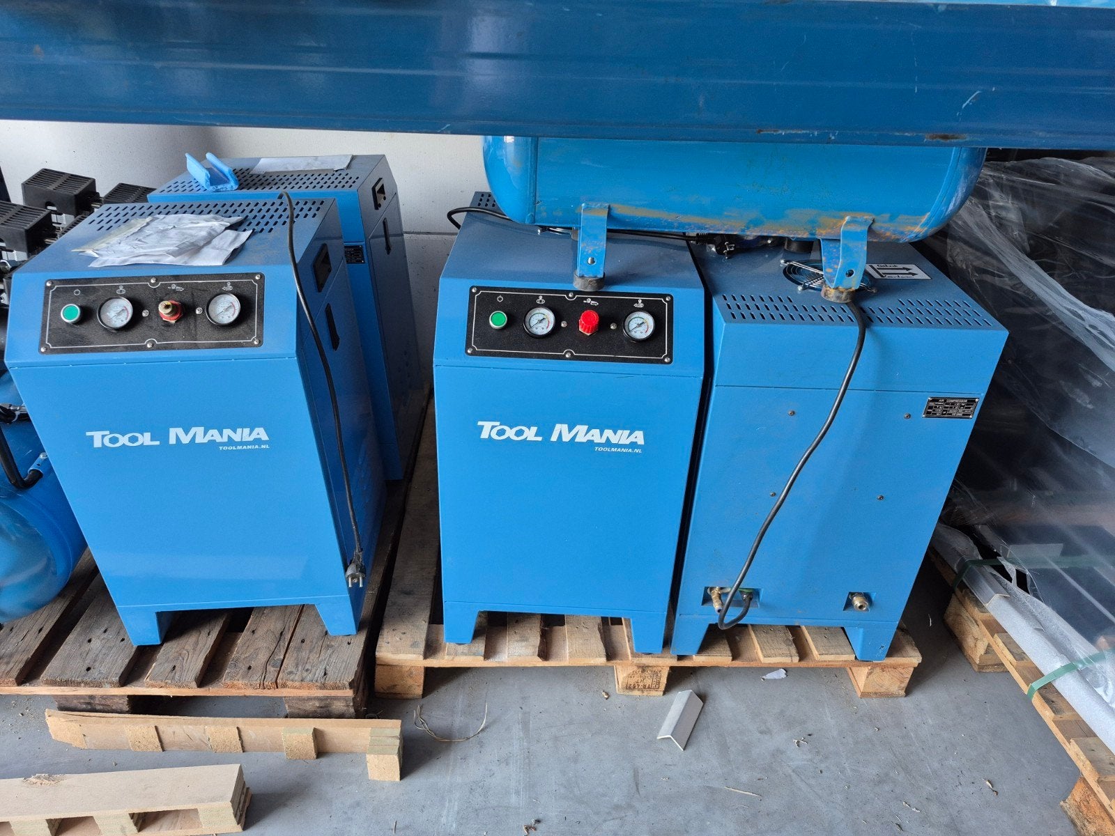 Partij Tool Mania compressoren - werking onbekend/defect, Ophalen, Gebruikt, 6 tot 10 bar, 200 tot 400 liter/min